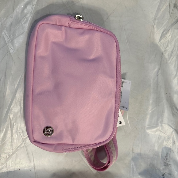 Lululemon Everywhere Belt Bag Pink  NWT - Picture 1 of 4